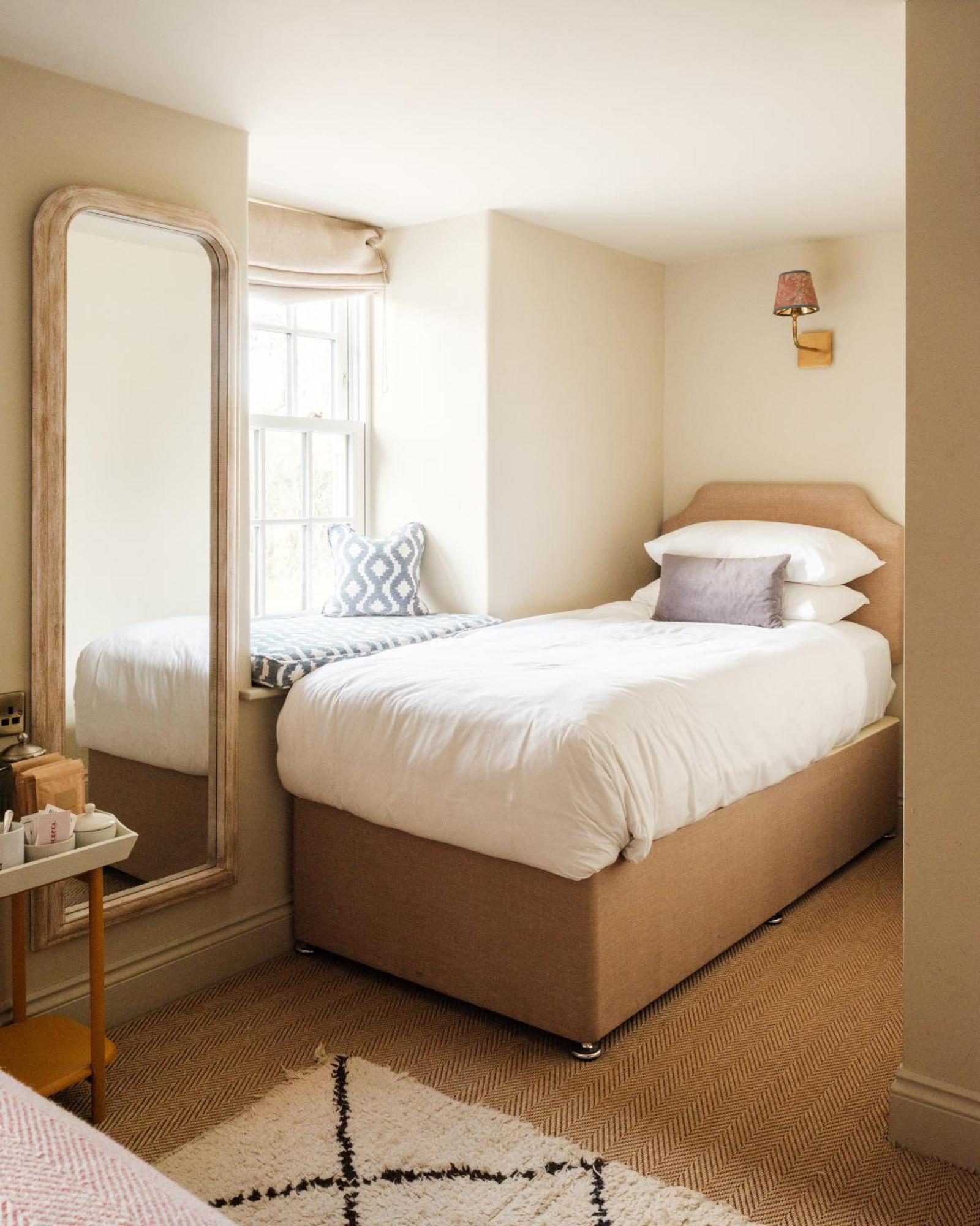 The Bell & Crown Hotel Zeals Room photo