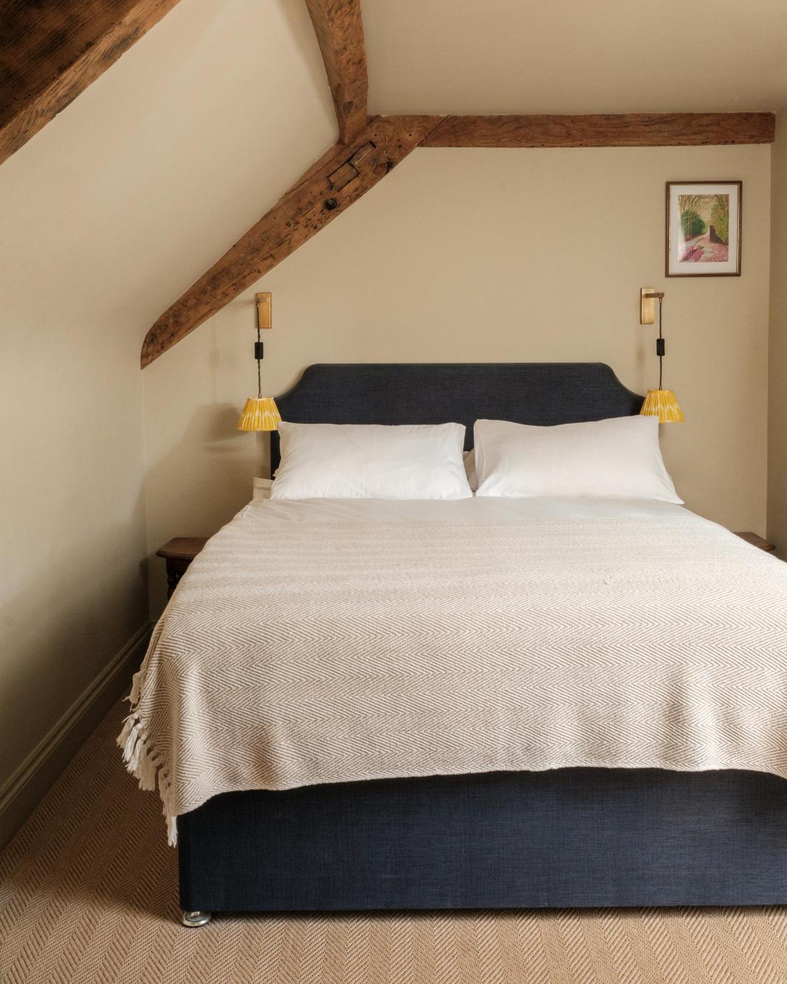 The Bell & Crown Hotel Zeals Room photo