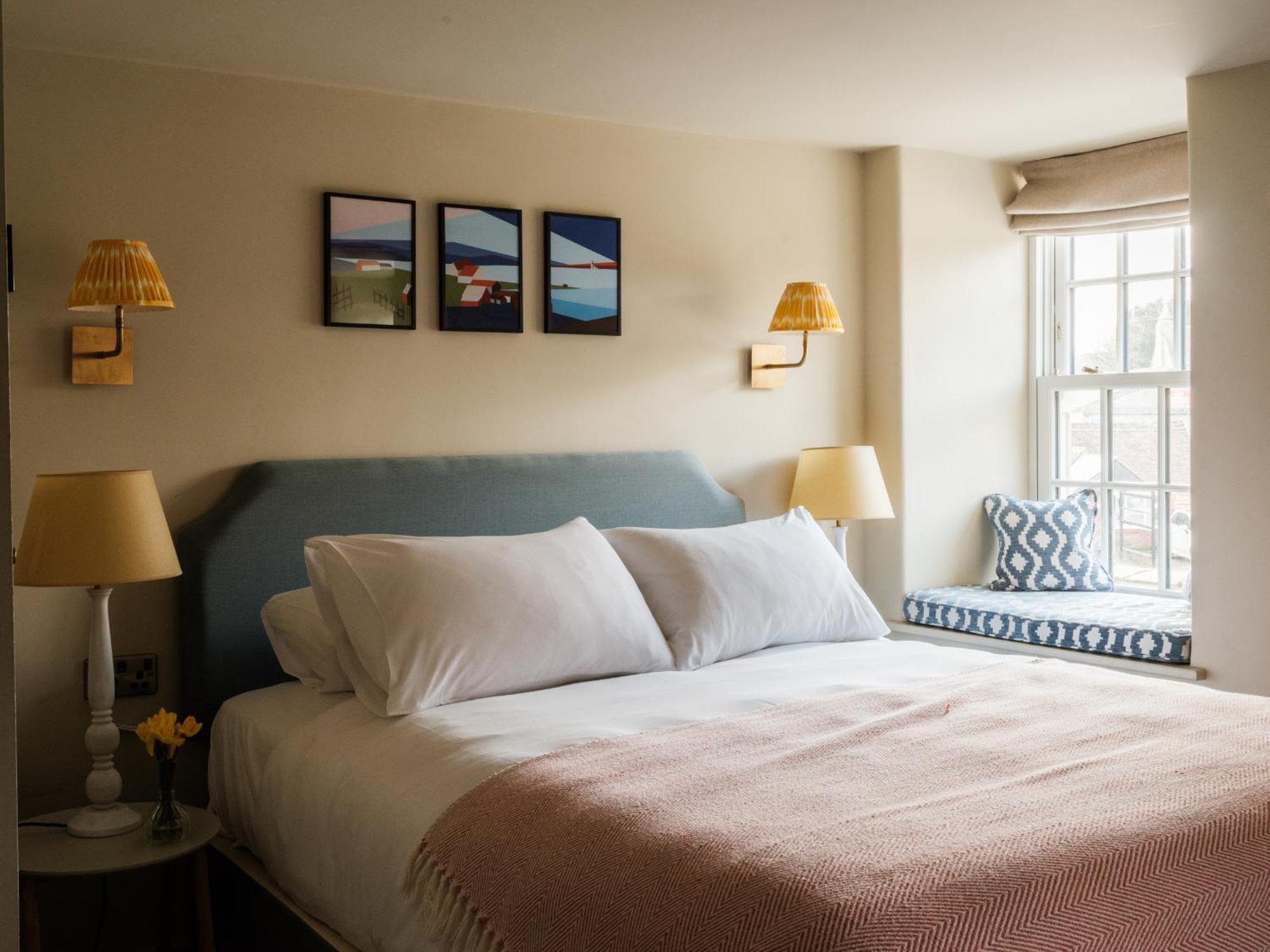 The Bell & Crown Hotel Zeals Room photo