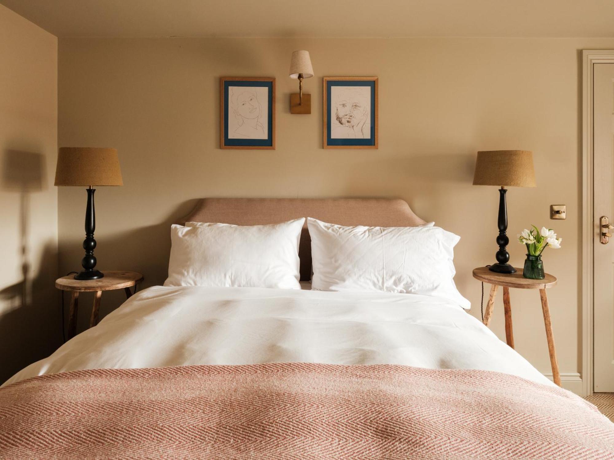 The Bell & Crown Hotel Zeals Room photo